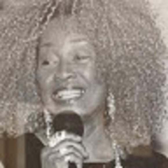 Meet your Posher, Zella - Picture 1 of 1